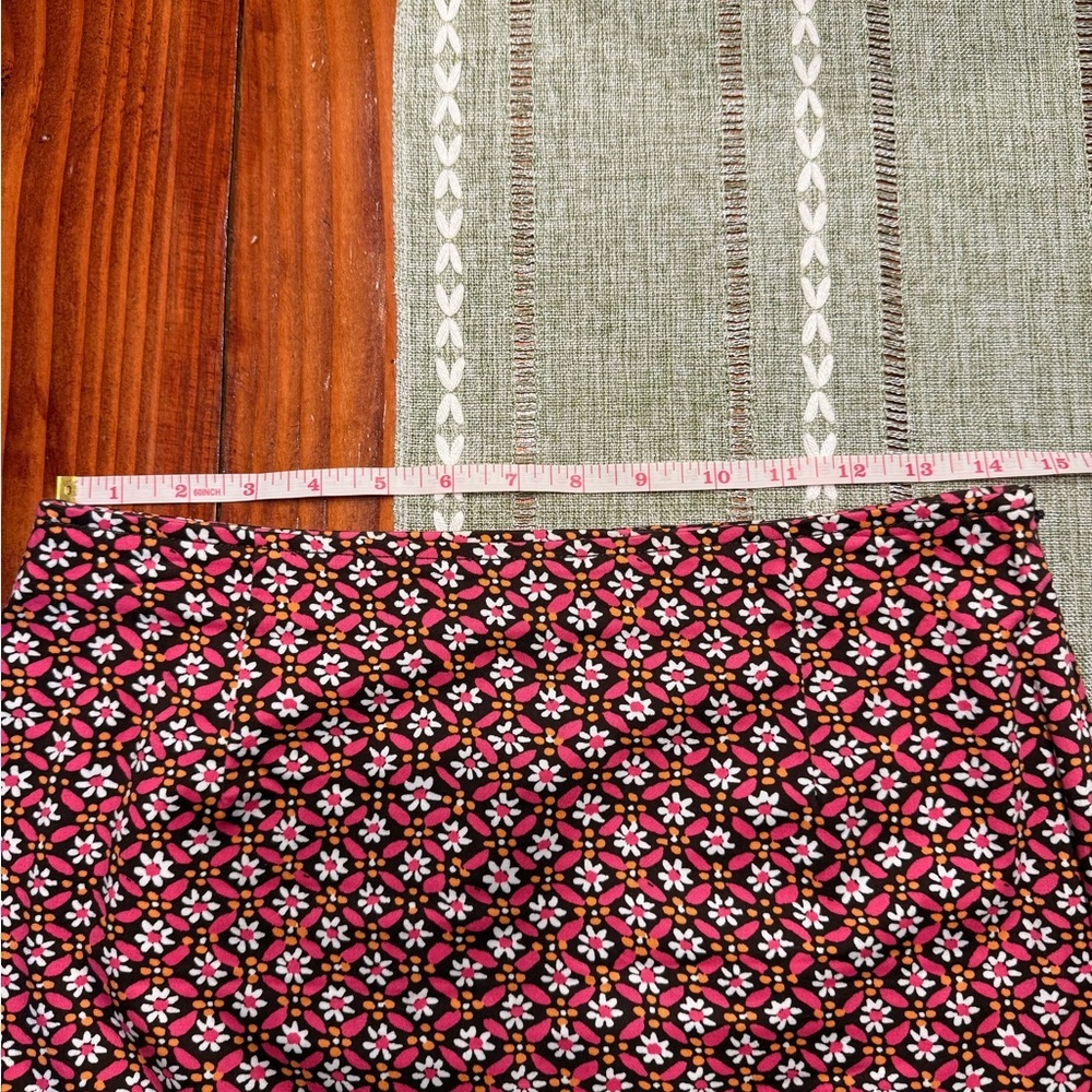 Harold's Women’s Red and Pink Floral Retro A-Line Skirt Scalloped Hem Size 4 - Picture 6 of 7